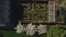 S3 E2: Lap of Luxury: Escapes Down Under