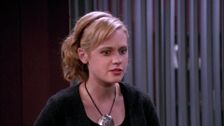 S10 E4: Kissing Cousin